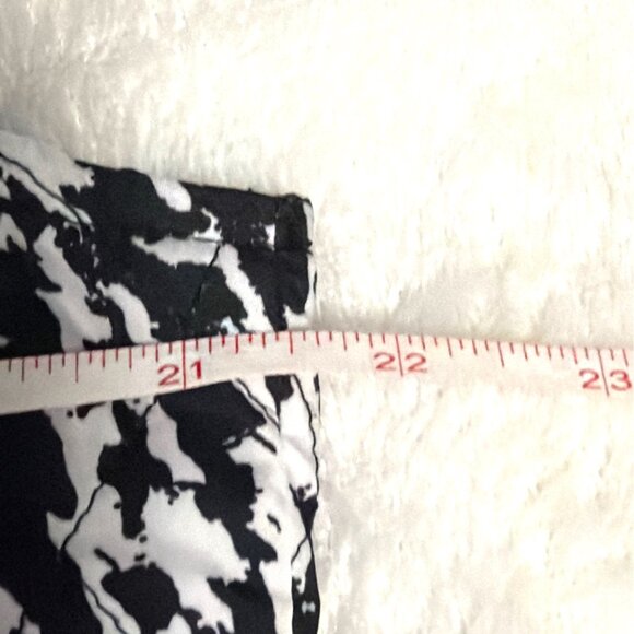 Christopher & Banks Womens Black & White Sleeveless Quilted Vest Size L - Picture 4 of 5